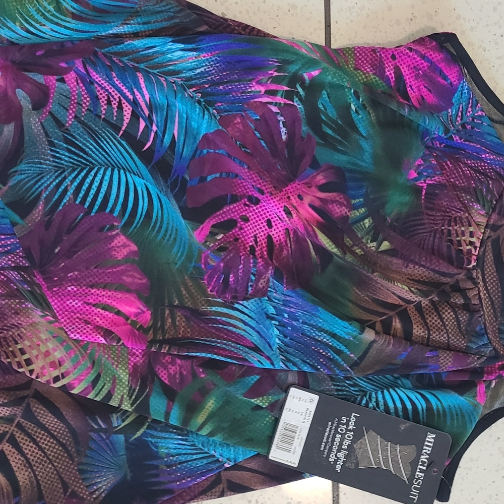 Miraclesuit Multicolor Tropical Tankini Top. - Picture 7 of 7